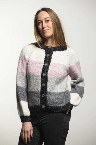 Strikket cardigan med striber | Gratis strikkeopskrift