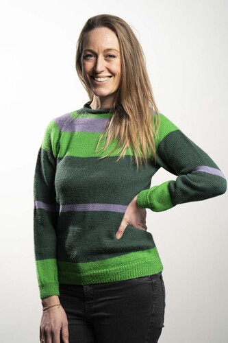 Strikket sweater med striber | Gratis strikkeopskrift