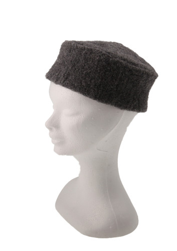 Filtet grå hat - Gratis opskrift